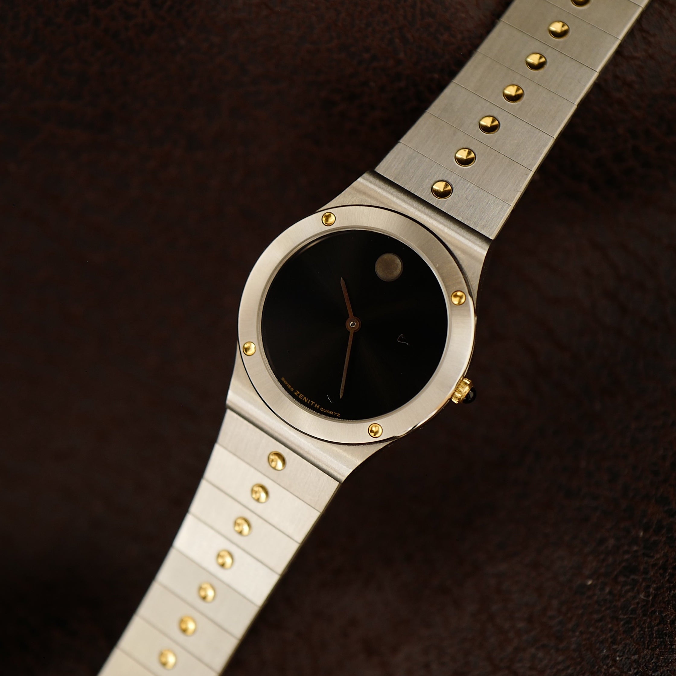 Montre Zenith Museum George Horwitt avec cadran minimaliste noir et bracelet en acier inoxydable, vue de face.