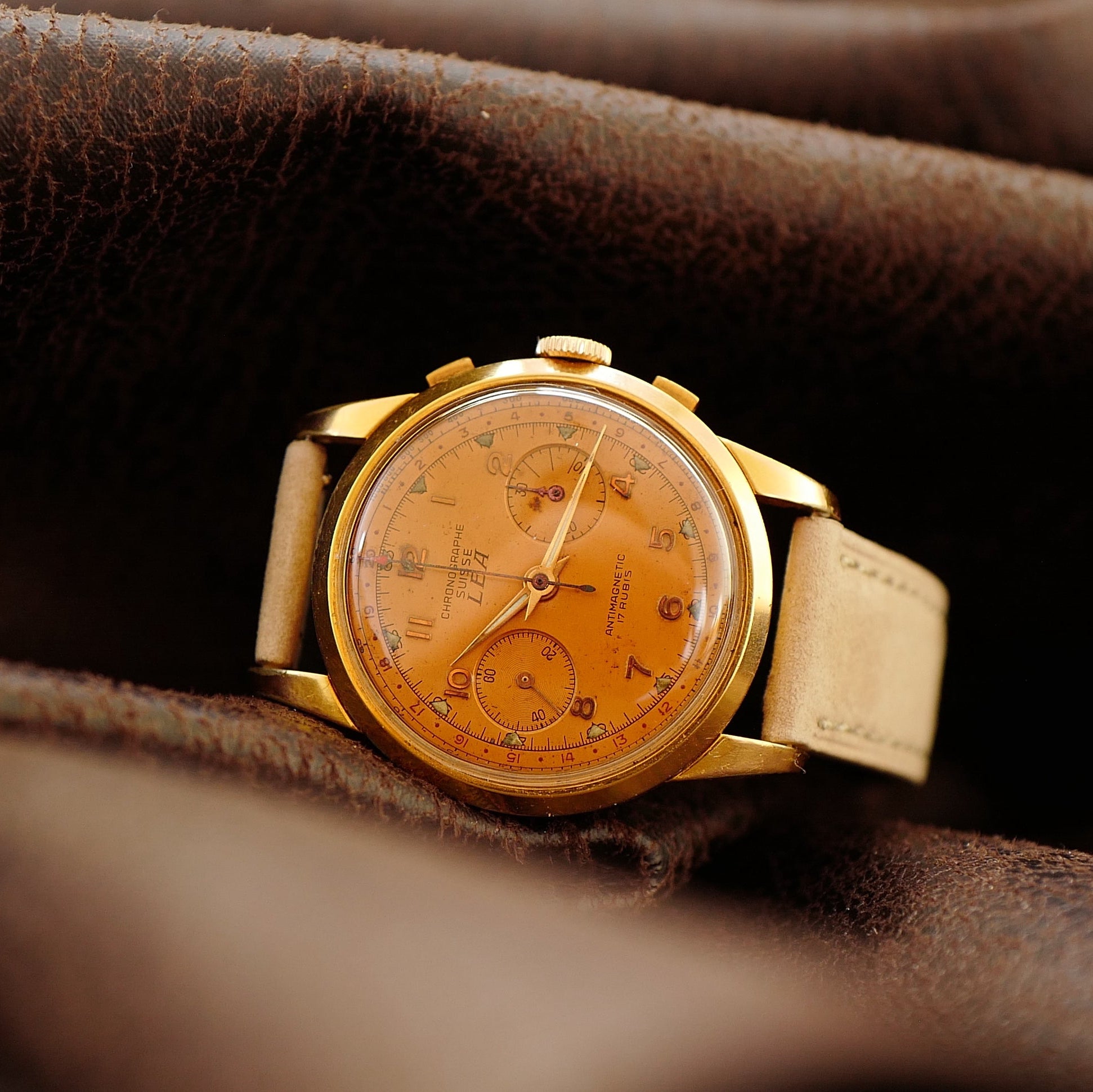 Chronographe Suisse Léa Salmon Dial - 1950's