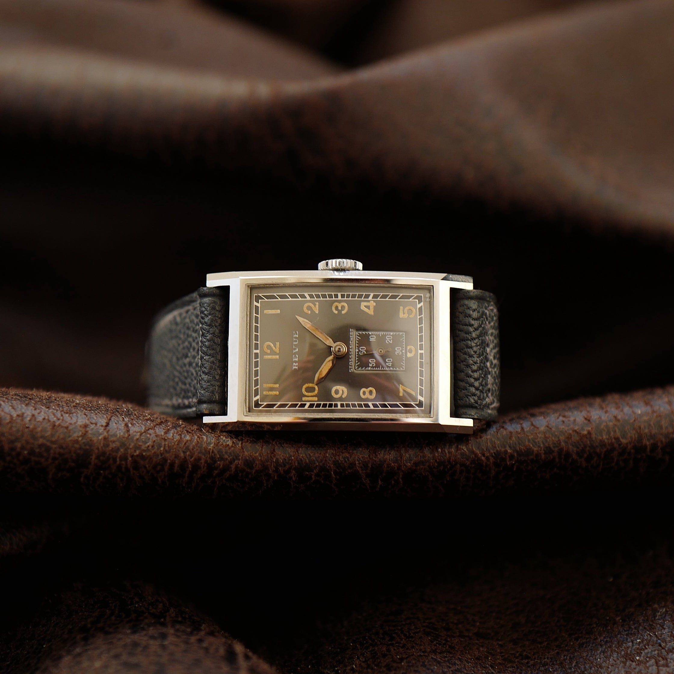 Montre Revue Type Tank gris avec cadran art déco, style WWII, neuve, par Revue Thommen, montre vintage en excellent état