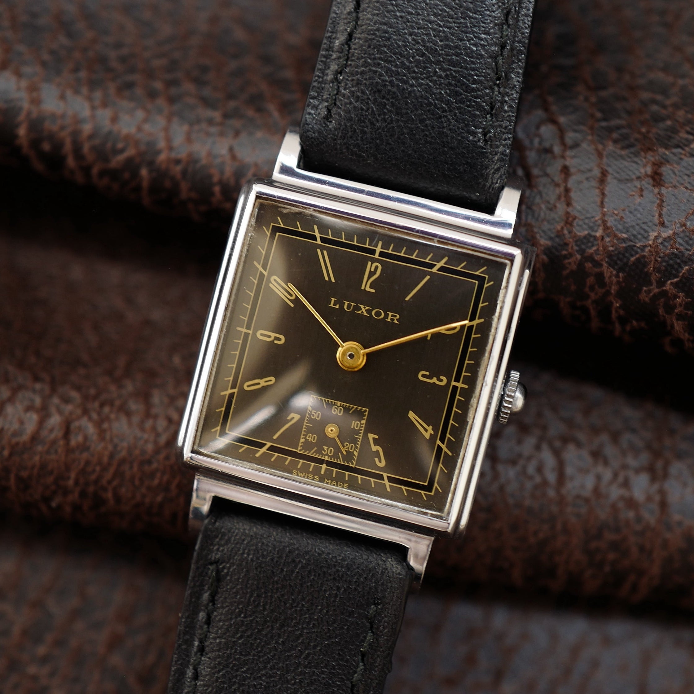 Luxor Type Tank Grey Dial - Small Second 1950’s | Cadran type Bauhaus, montre dans le plus pur esprit art-deco.