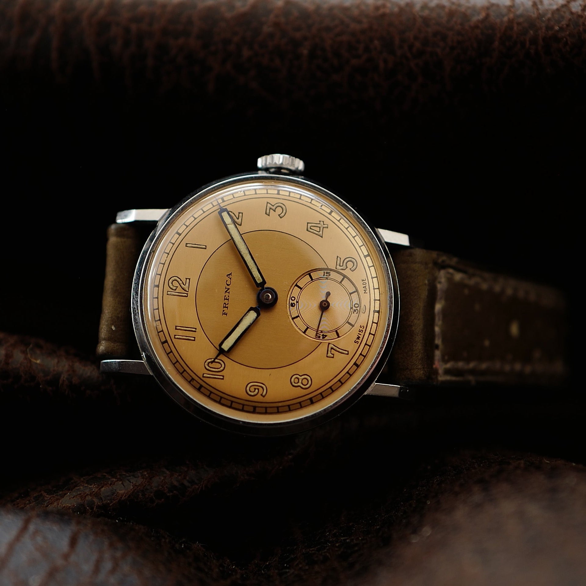 Montre Frenca Calatrava deux tons en bronze avec cadran vintage, style WWII Buser Frères, neuve et non portée.