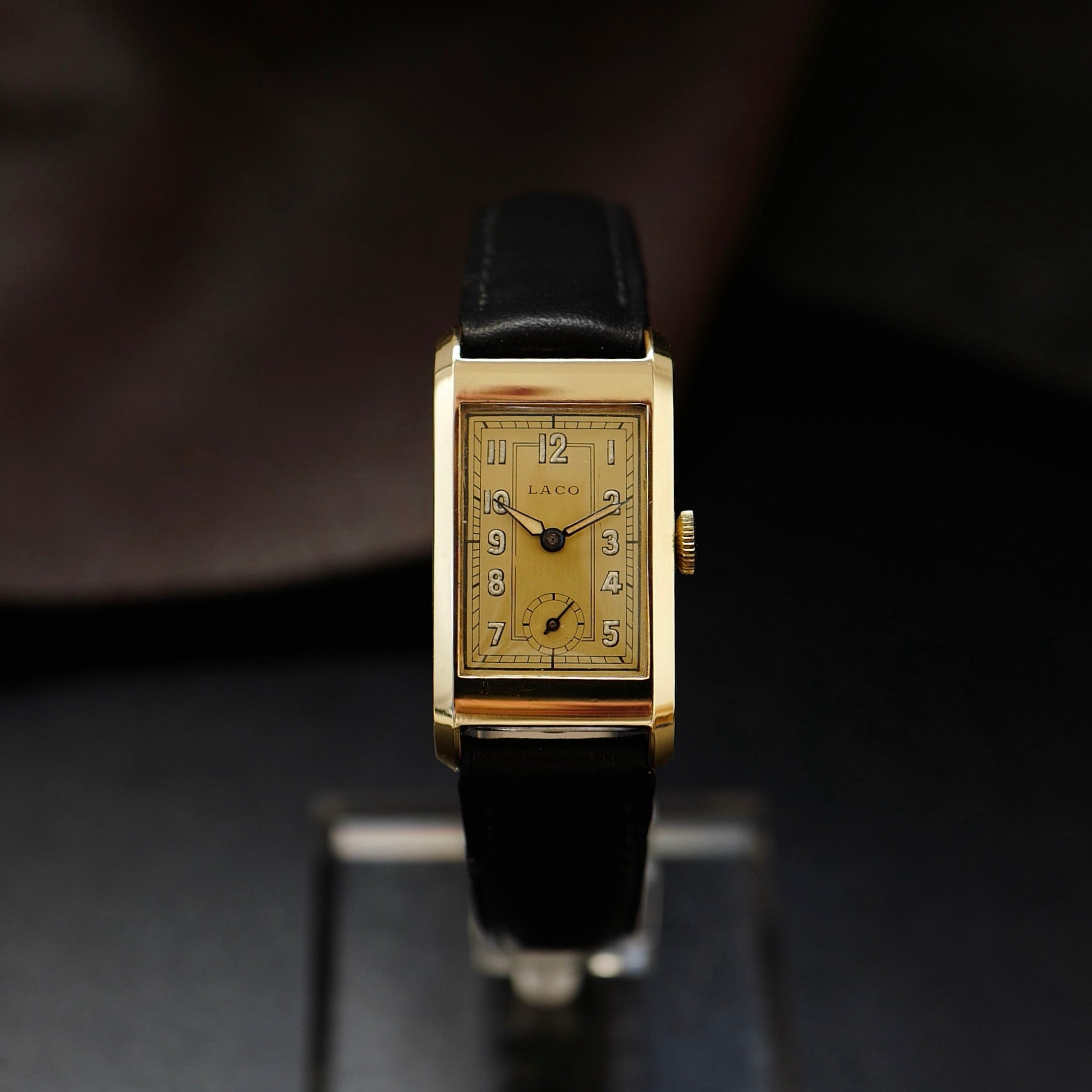 Laco Type Tank Pilot - WWII German Military N.O.S | Montre vintage de collection, cadran doré.