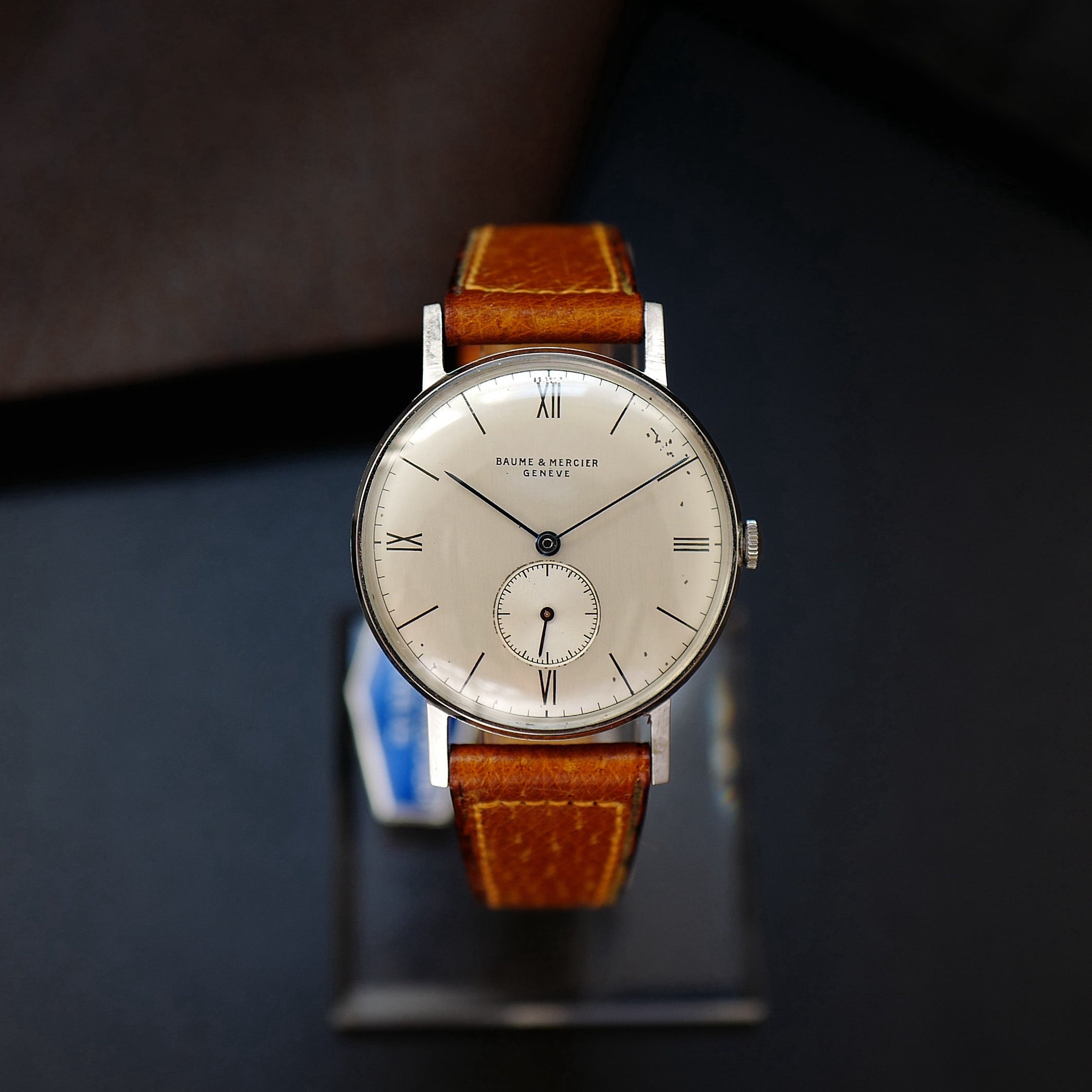One of One : Baume & Mercier Calatrava, montre vintage, aiguilles bleuies 1950.