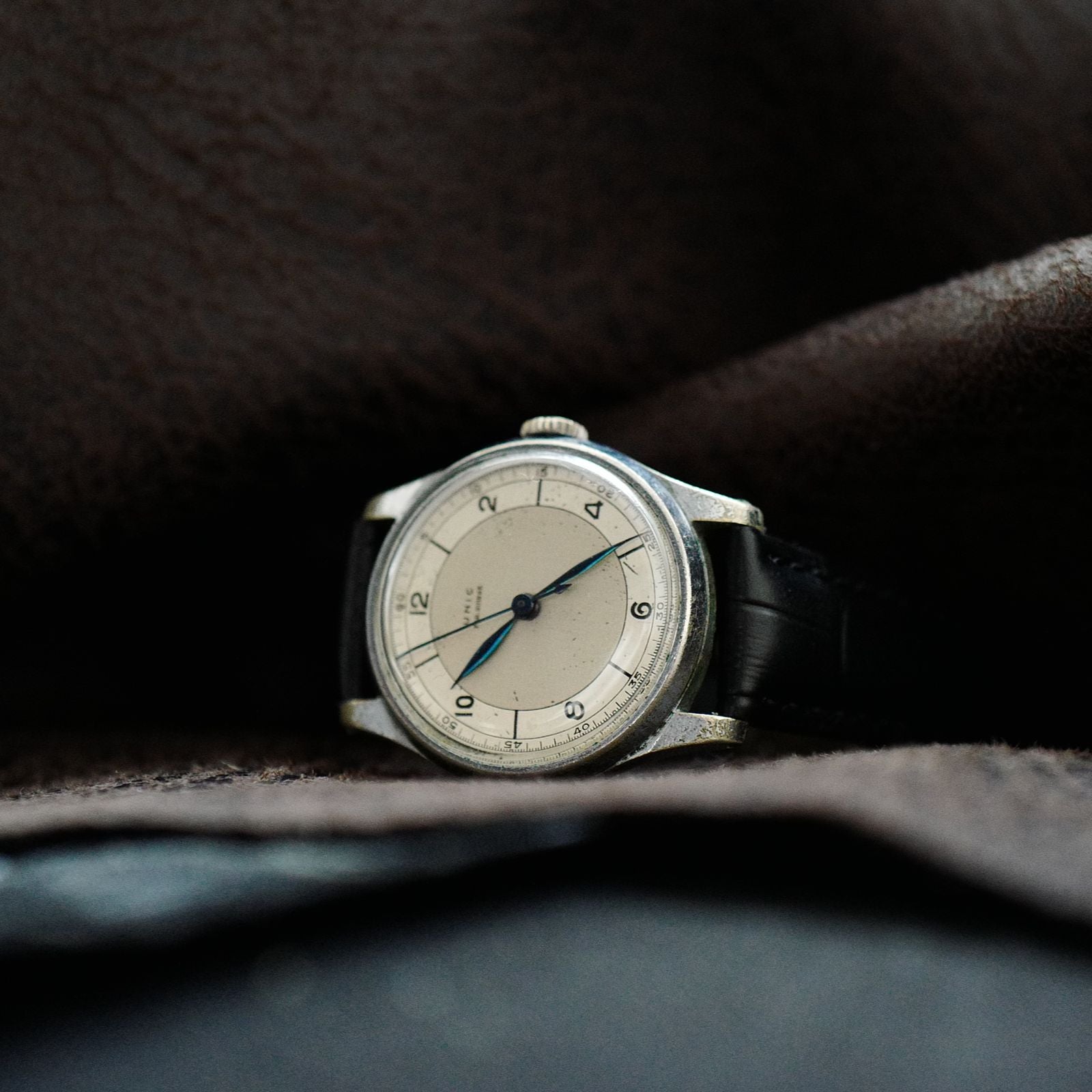 Unic Military World Ware Two Tone