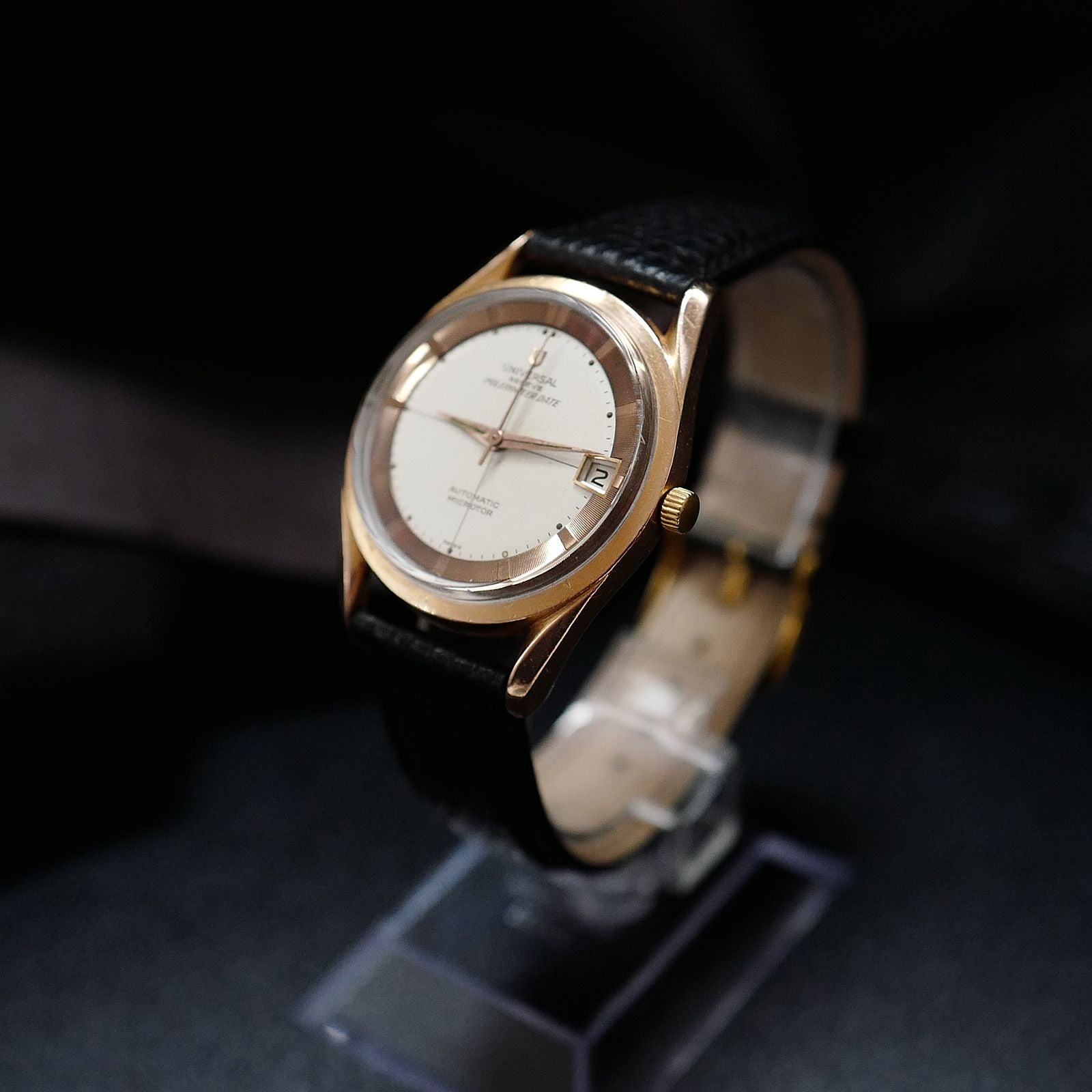 Universal Genève Polerouter Date