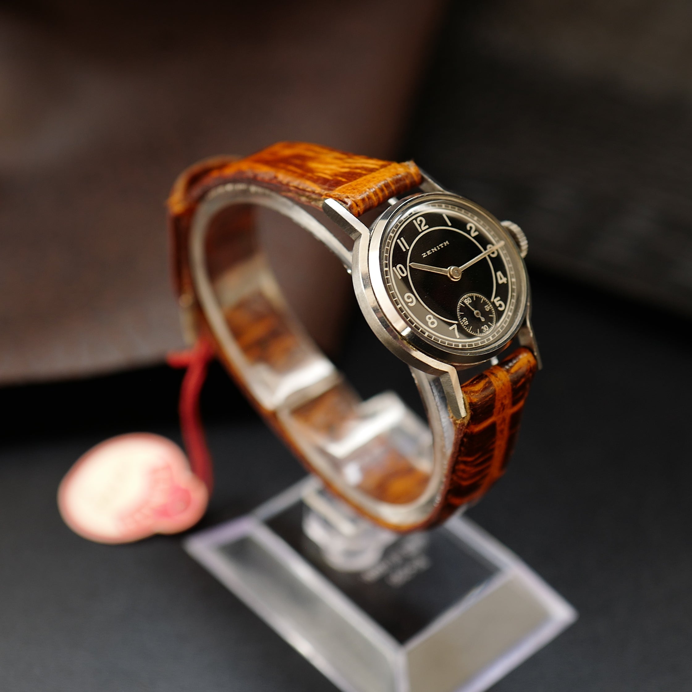 Montre Zenith Calatrava Bullseye Art Deco, style militaire allemand 1940, N.O.S, cadran vintage et boîtier en acier.
