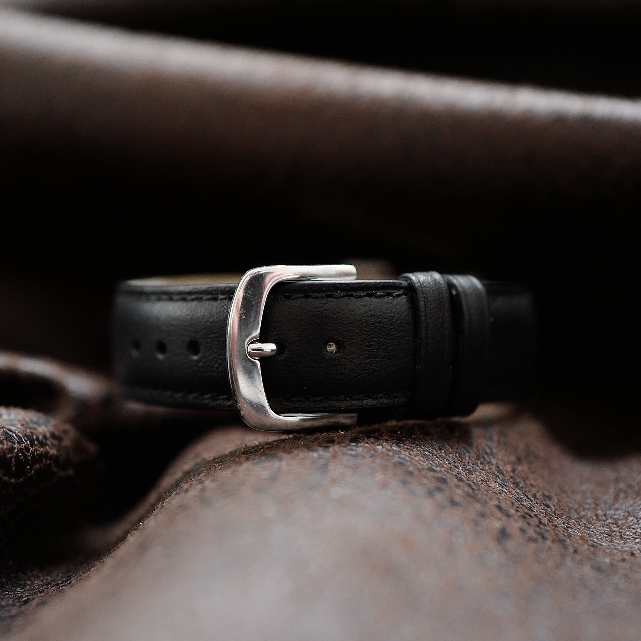 Rasoir vintage LIP T18 des années 1940-50, en métal avec poignée en bois et lame rétractable.