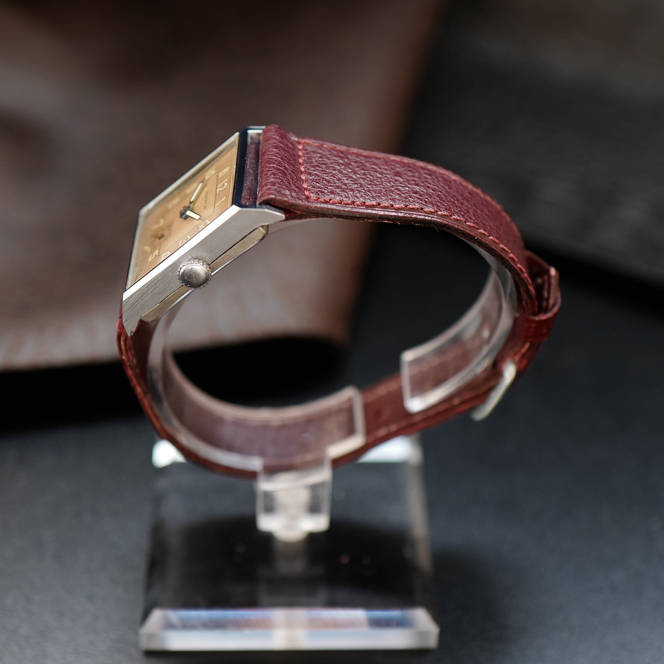 Frenca Tank Square Salmon Dial N.O.S - Buser Frères