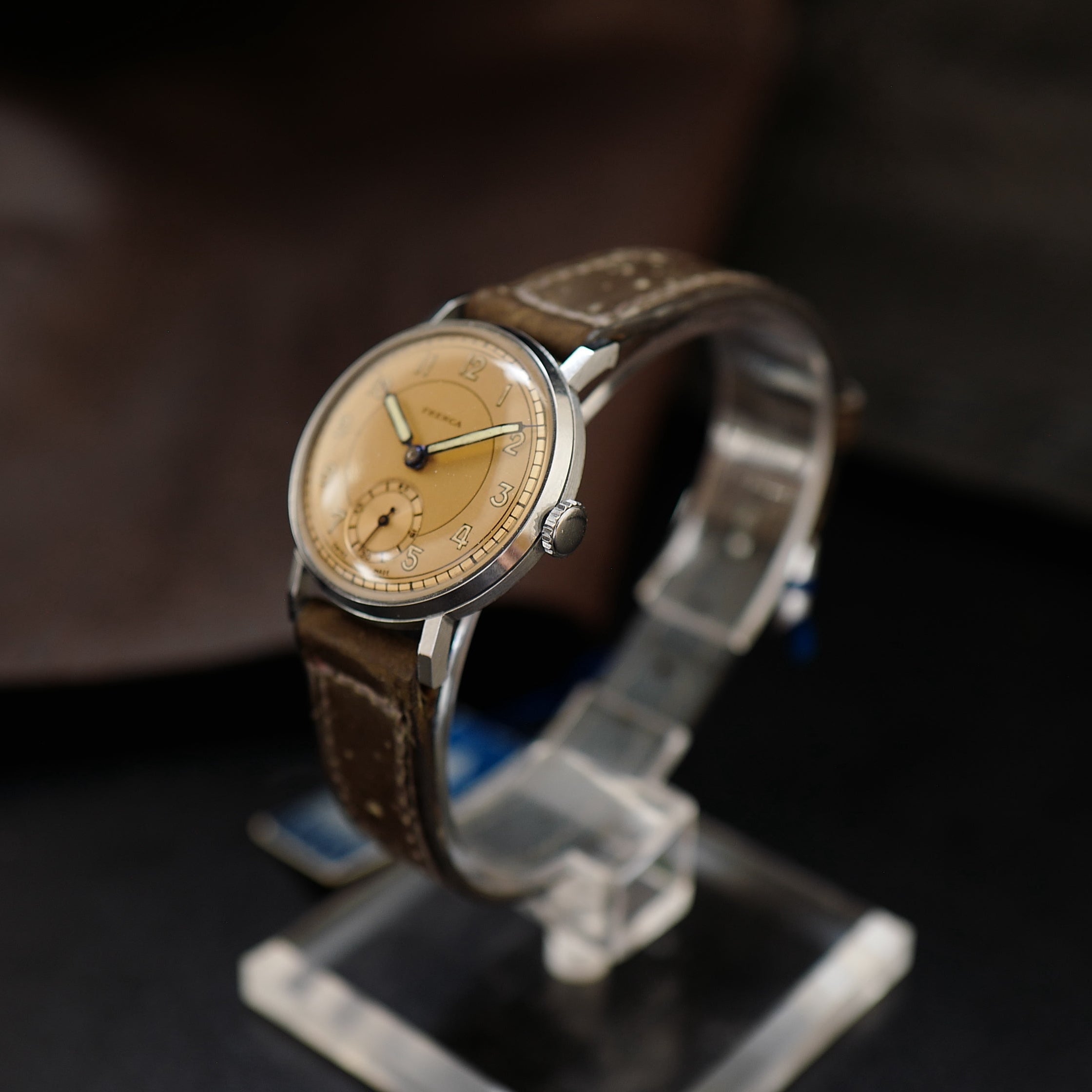 Montre Frenca Calatrava deux tons en bronze, cadran vintage WWII Buser Frères, modèle N.O.S avec bracelet en cuir brun.