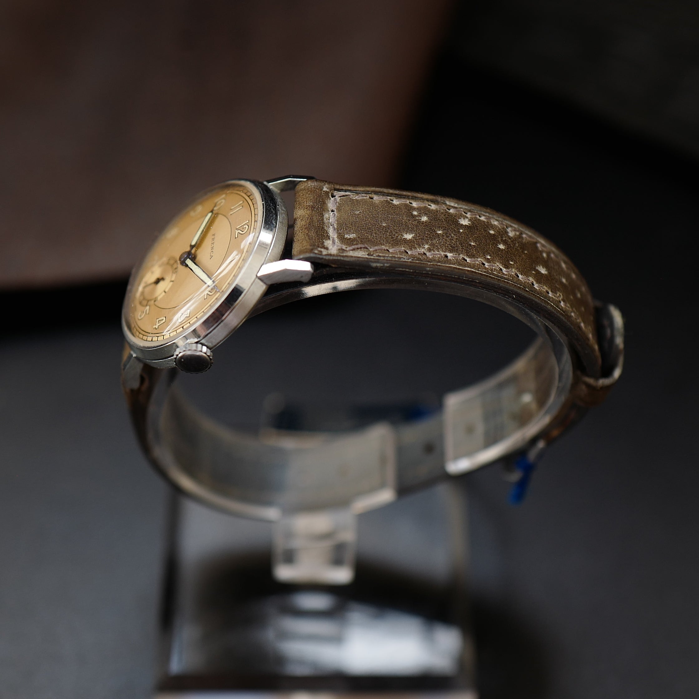 Montre Frenca Calatrava deux tons en bronze avec cadran vintage, style WWII Buser Frères, neuf, vue de face.