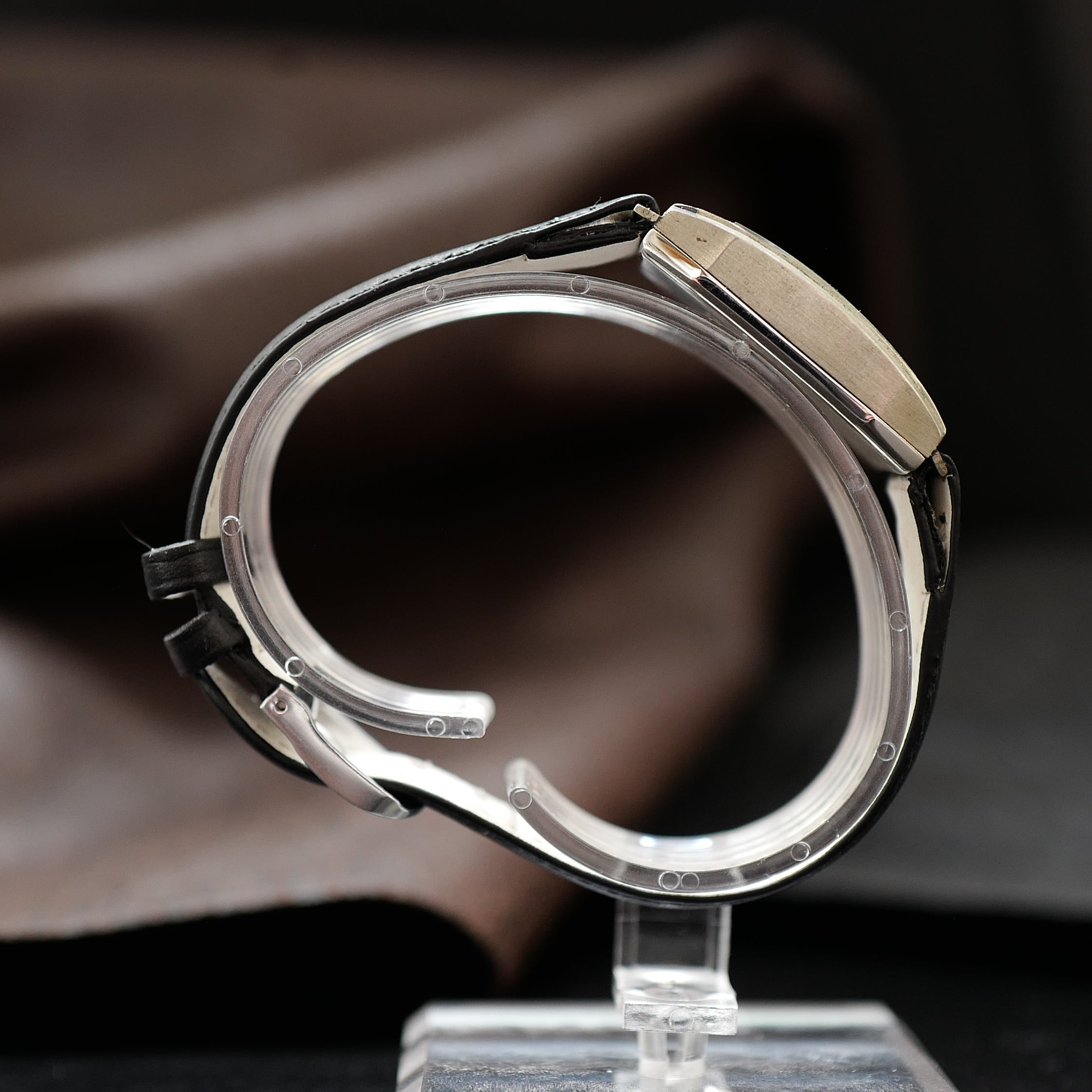 Lip Lip T18 Art Deco Première Génération 1930s, N.O.S, montre de luxe vintage avec design élégant et détails raffinés.