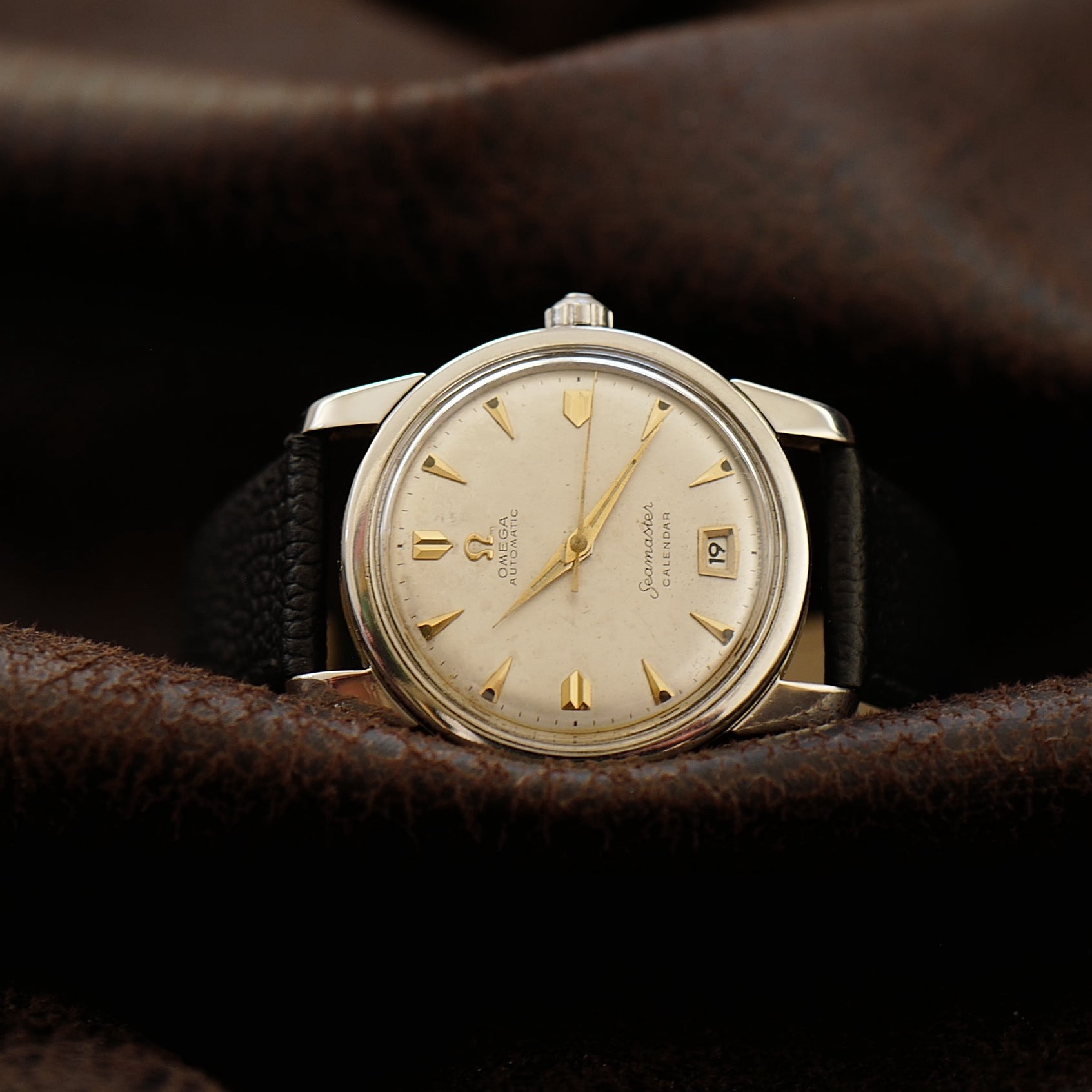 Omega Seamaster Calendar Silver Dial 2757 | Montre de collection, Omega, boitier acier inoxydable. 