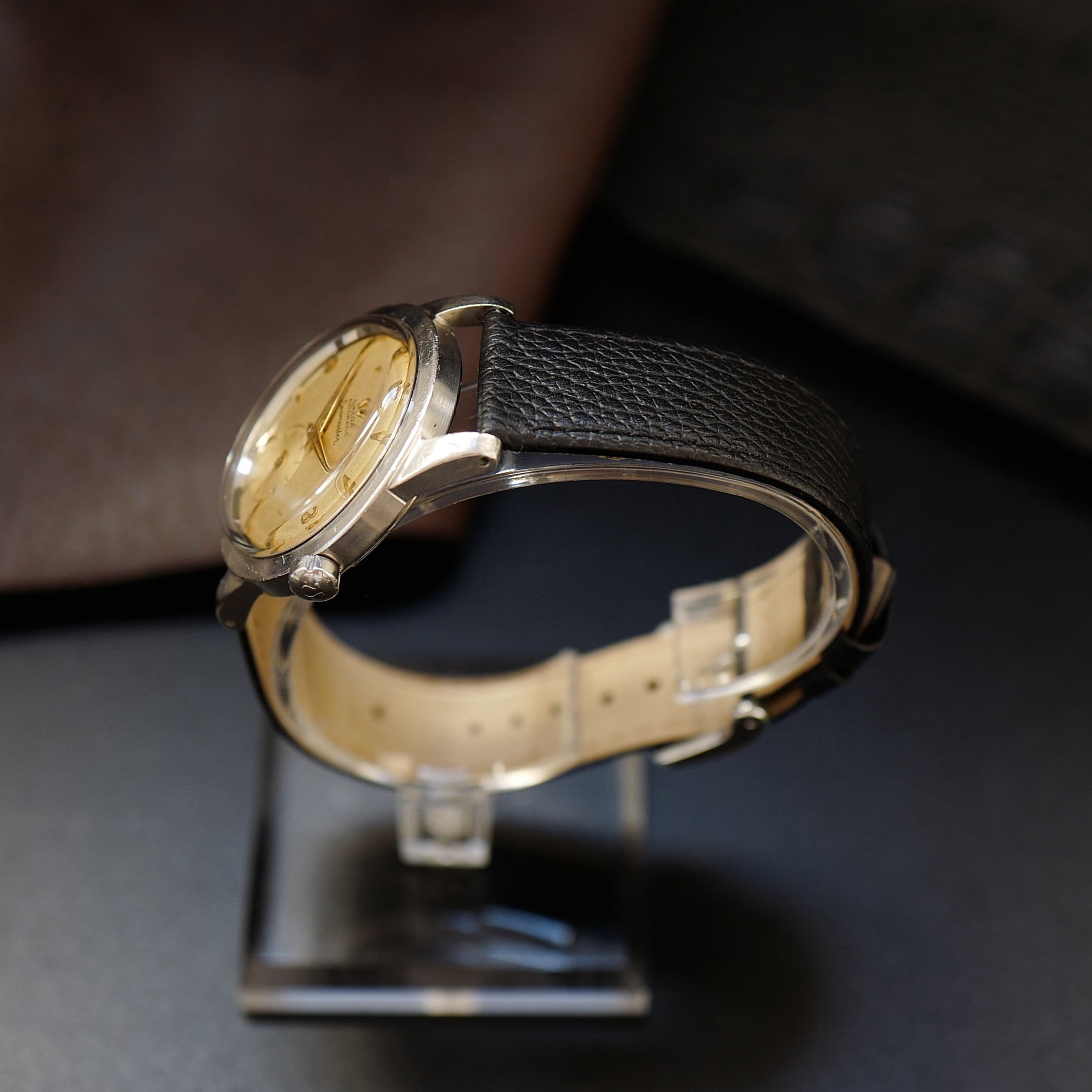 Montre Omega Seamaster Sand Dial avec petite seconde, style années 1950, boîtier vintage, cadran élégant et classic