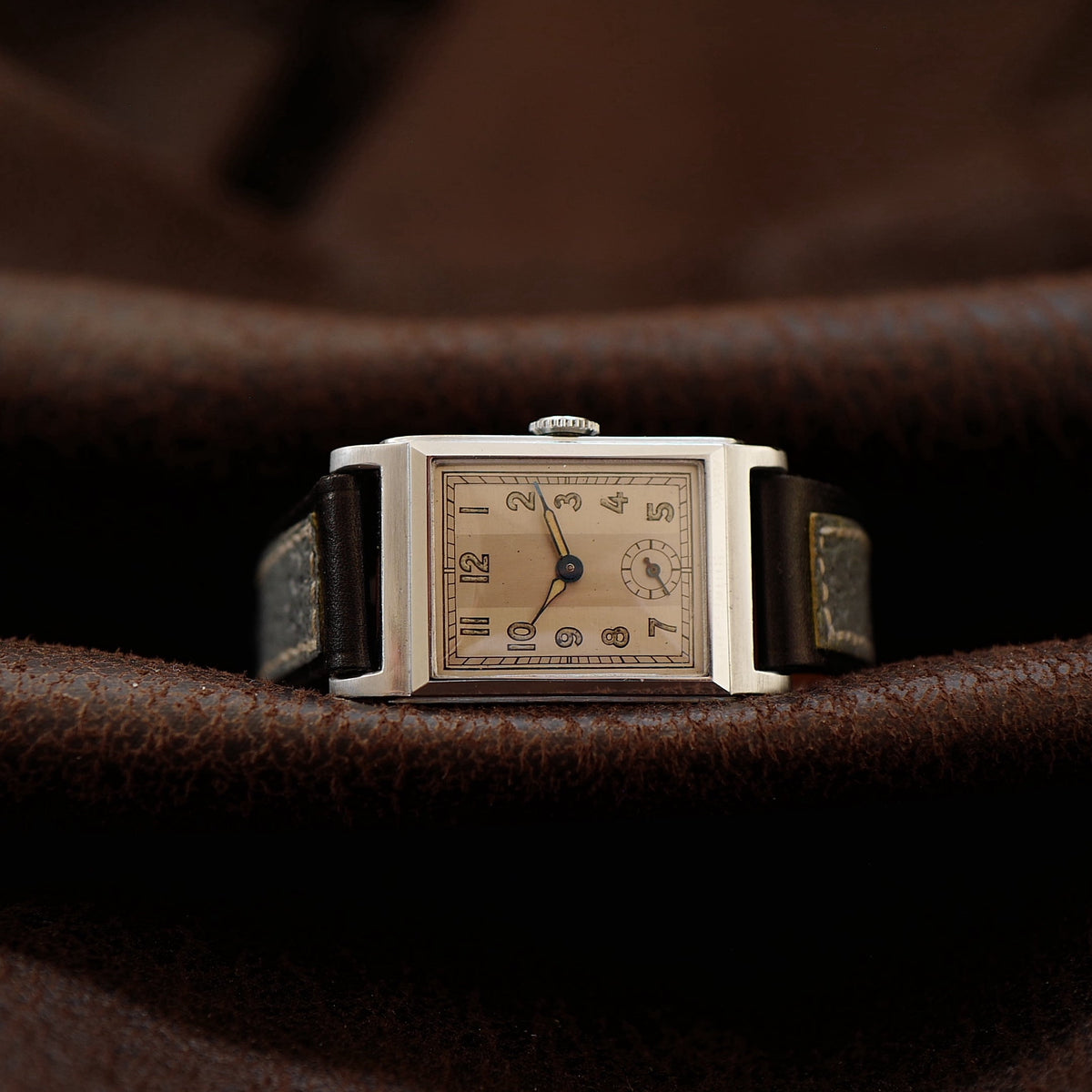 Mesa Type Tank Art Deco - Two Tone (Circa 1930)