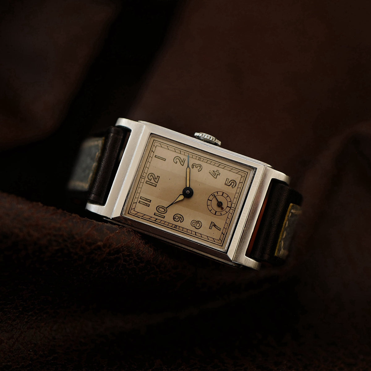 Mesa Type Tank Art Deco - Two Tone (Circa 1930)